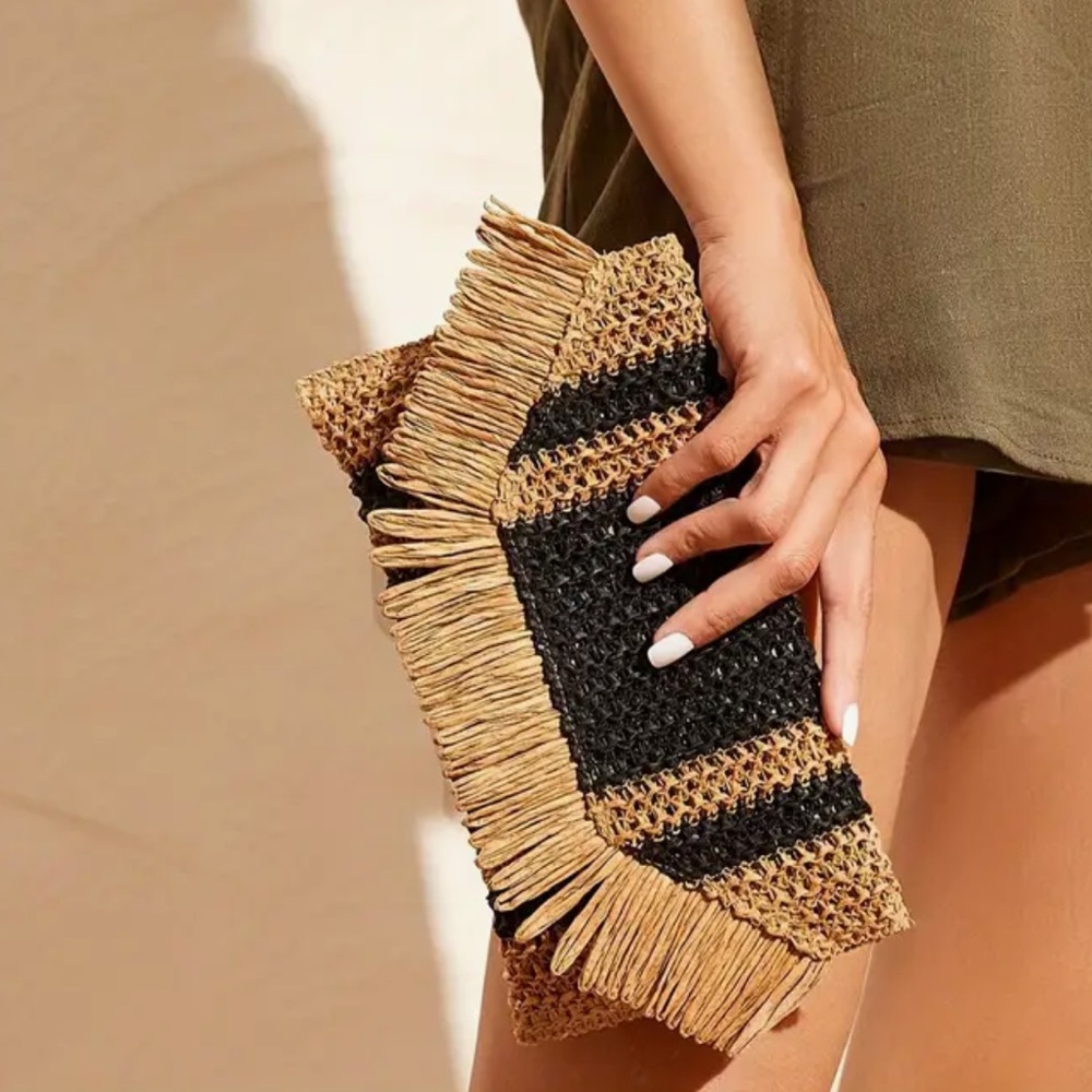 RAFFIA ❤️🔥 BLACK AND TAN CLUTCH NWT